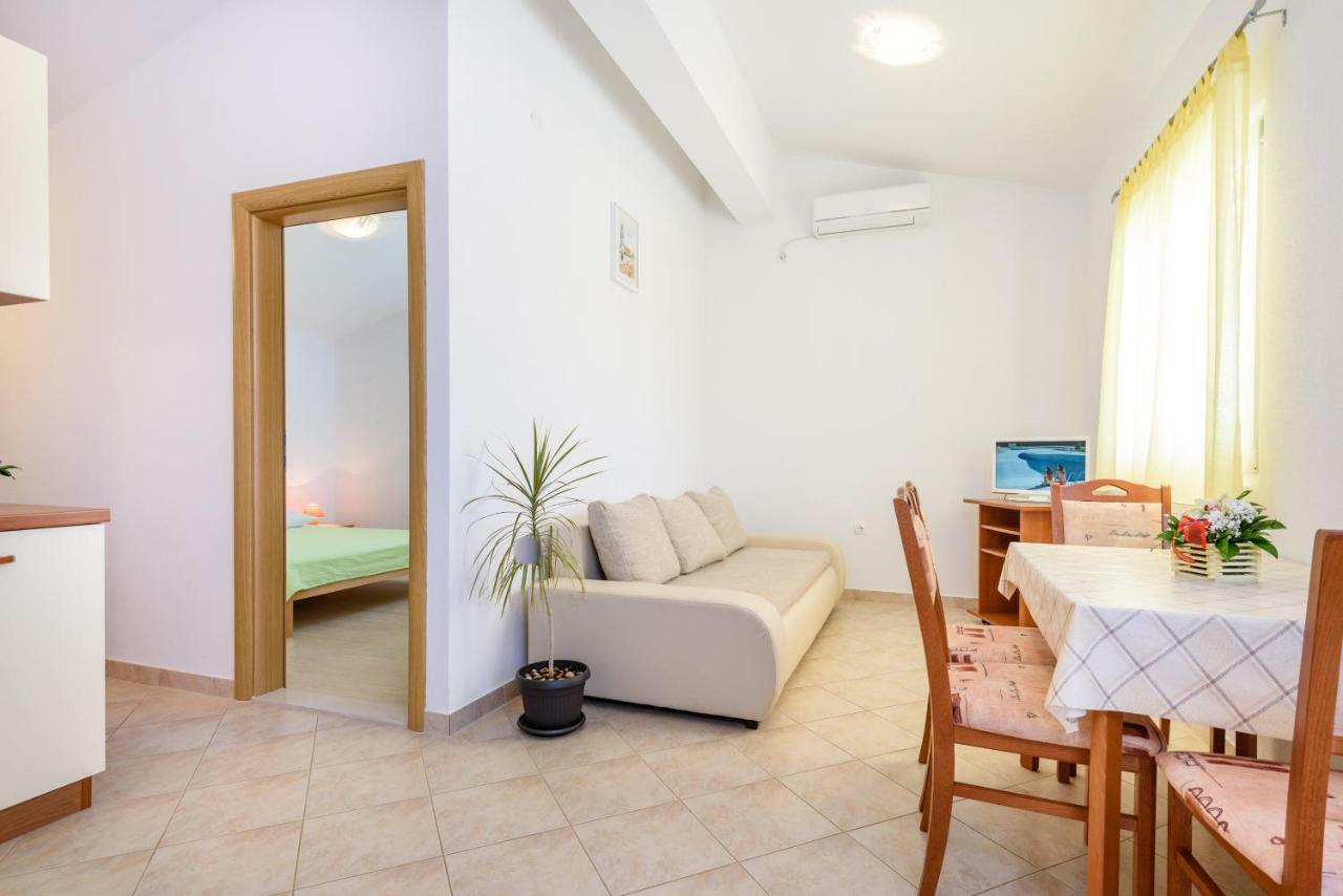 Apartmani Beran Seget Vranjica Buitenkant foto