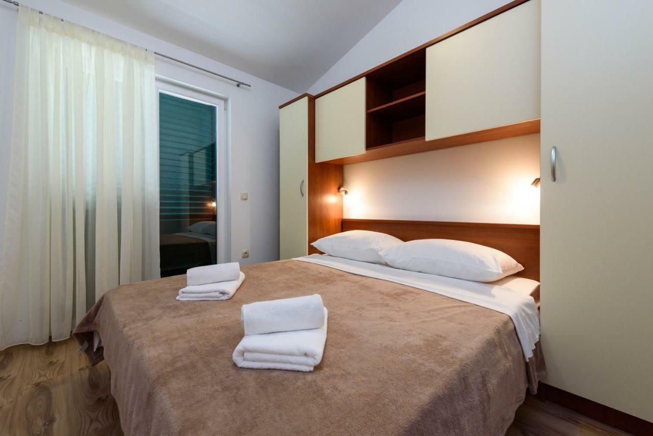 Apartmani Beran Seget Vranjica Buitenkant foto