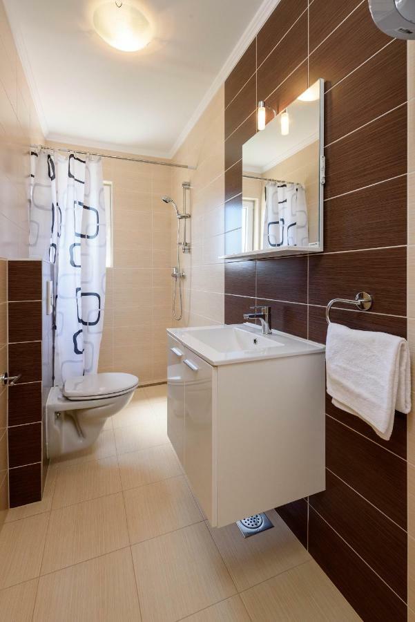 Apartmani Beran Seget Vranjica Buitenkant foto
