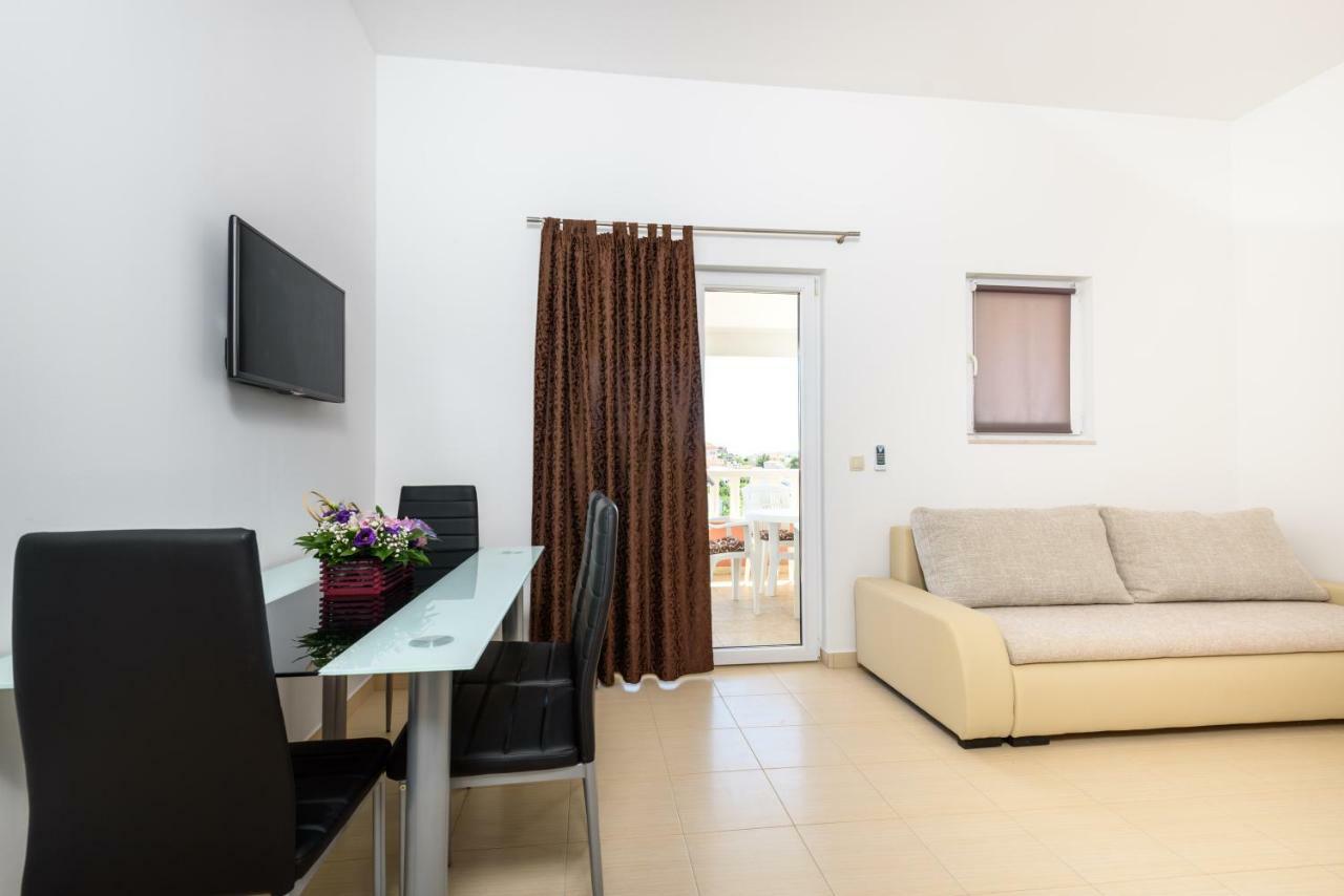 Apartmani Beran Seget Vranjica Buitenkant foto